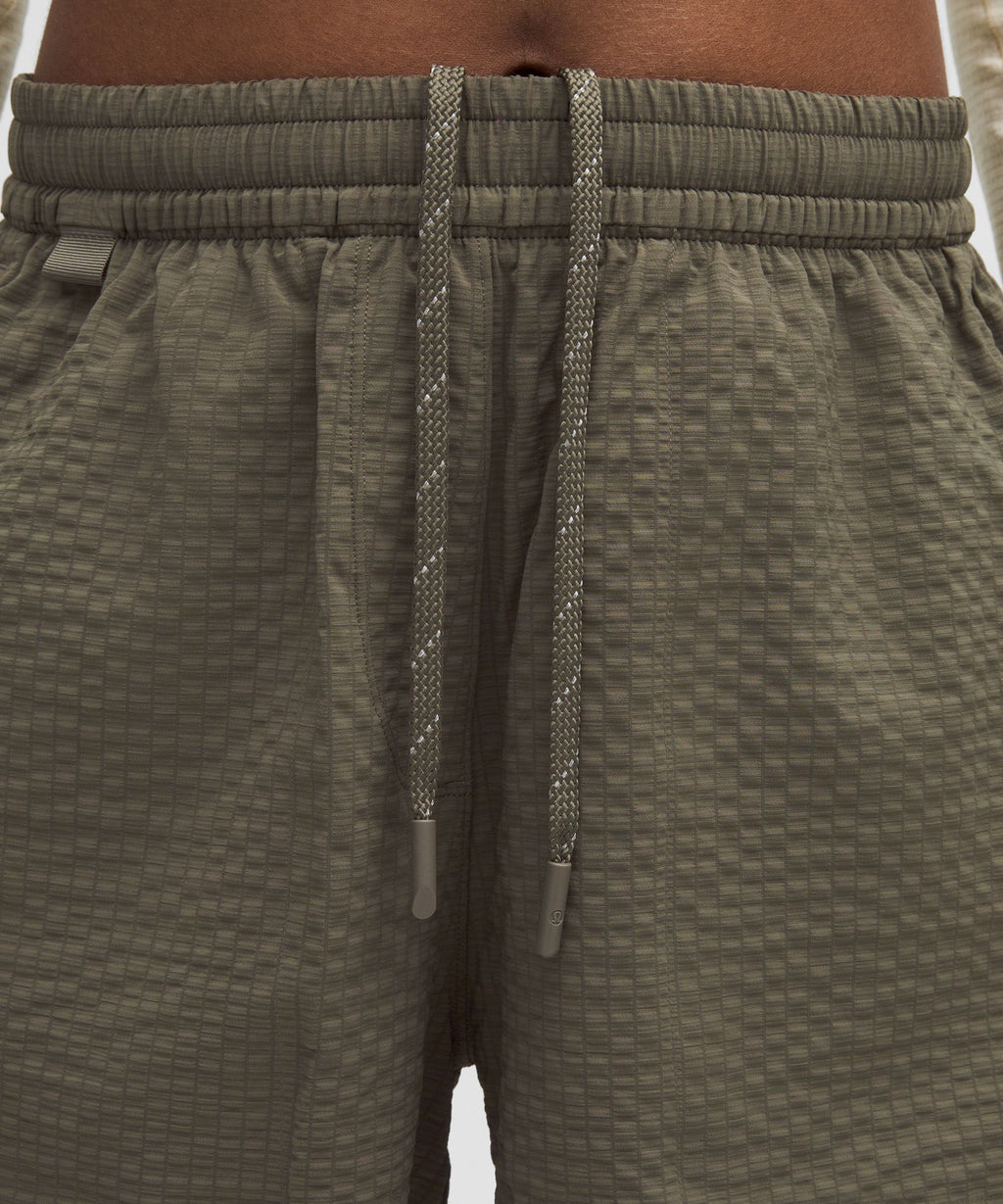 Grid-Texture Relaxed High-Rise Hiking Short 4"