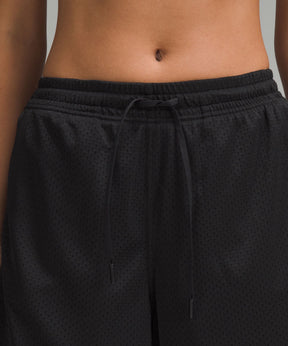 Relaxed-Fit Mesh Training Short 8"
