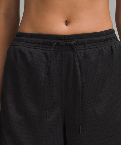 Relaxed-Fit Mesh Training Short 8"