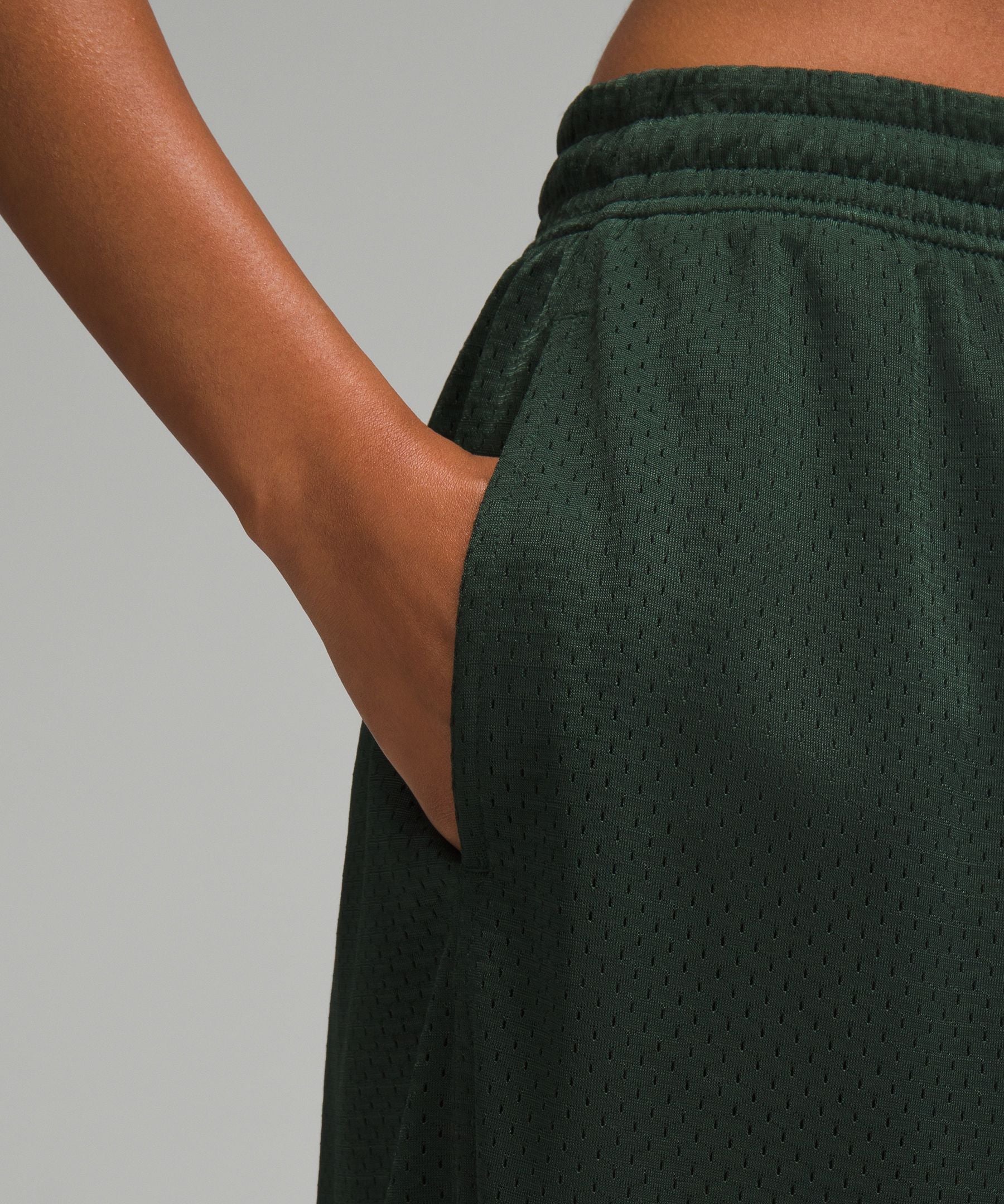 Relaxed-Fit Mesh Training Short 8"