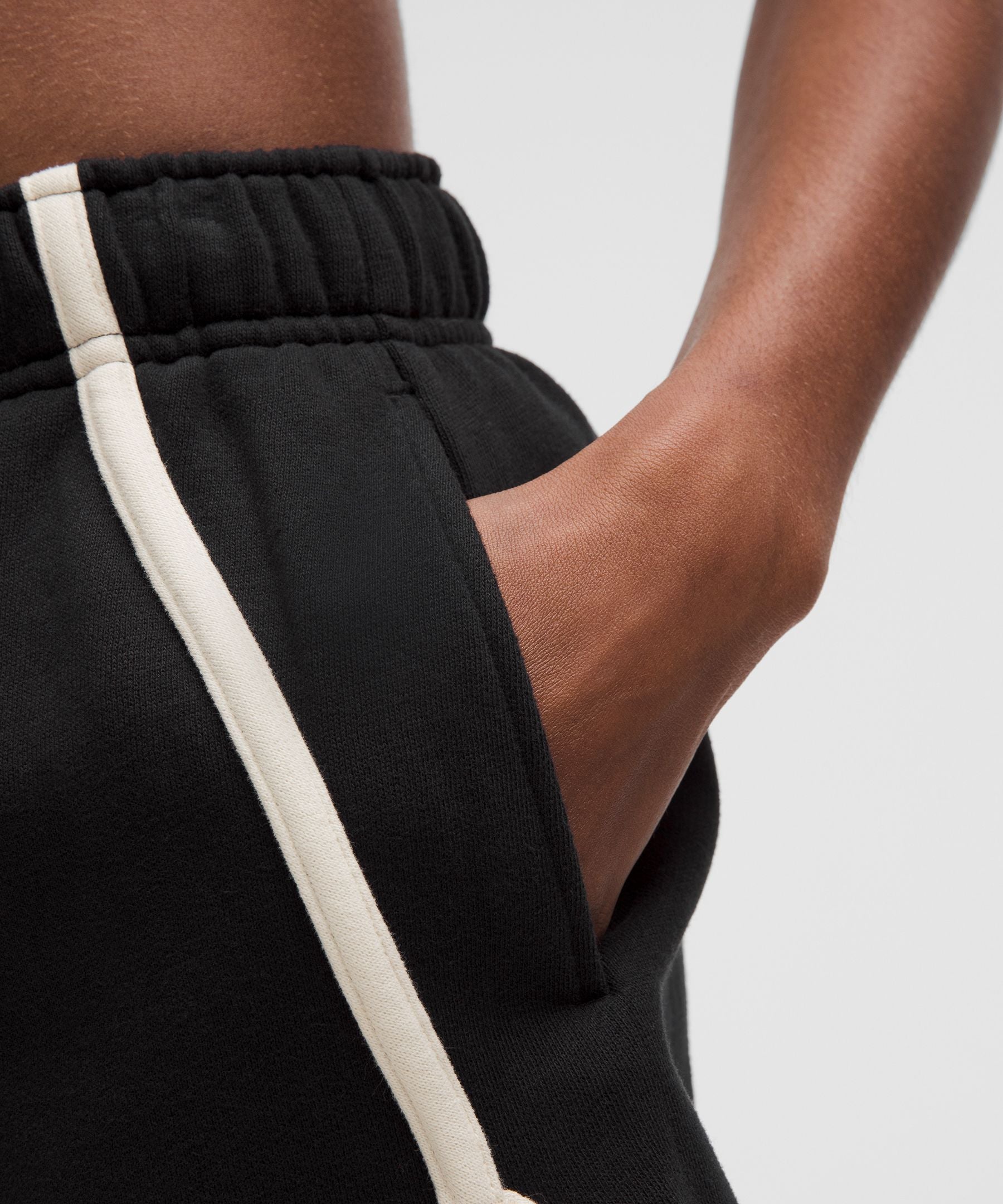 Scuba Mid-Rise Oversized Short 3" *Trim