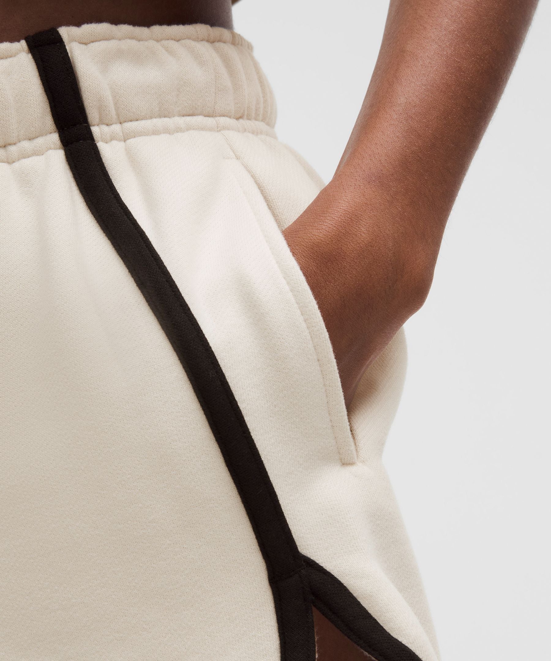 Scuba Mid-Rise Oversized Short 3" *Trim