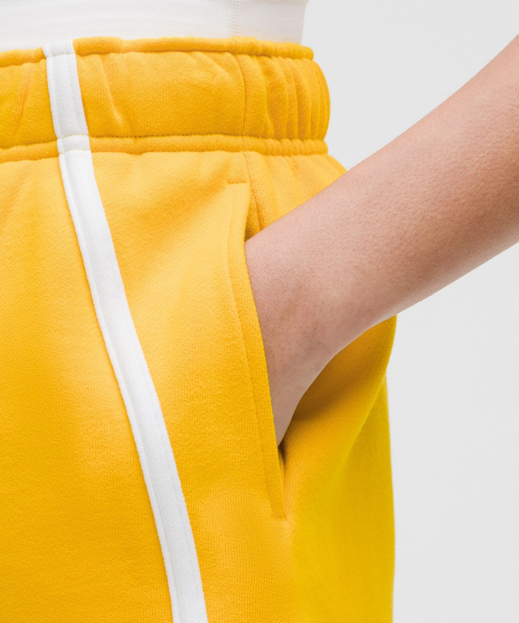 Scuba Mid-Rise Oversized Short 3" *Trim