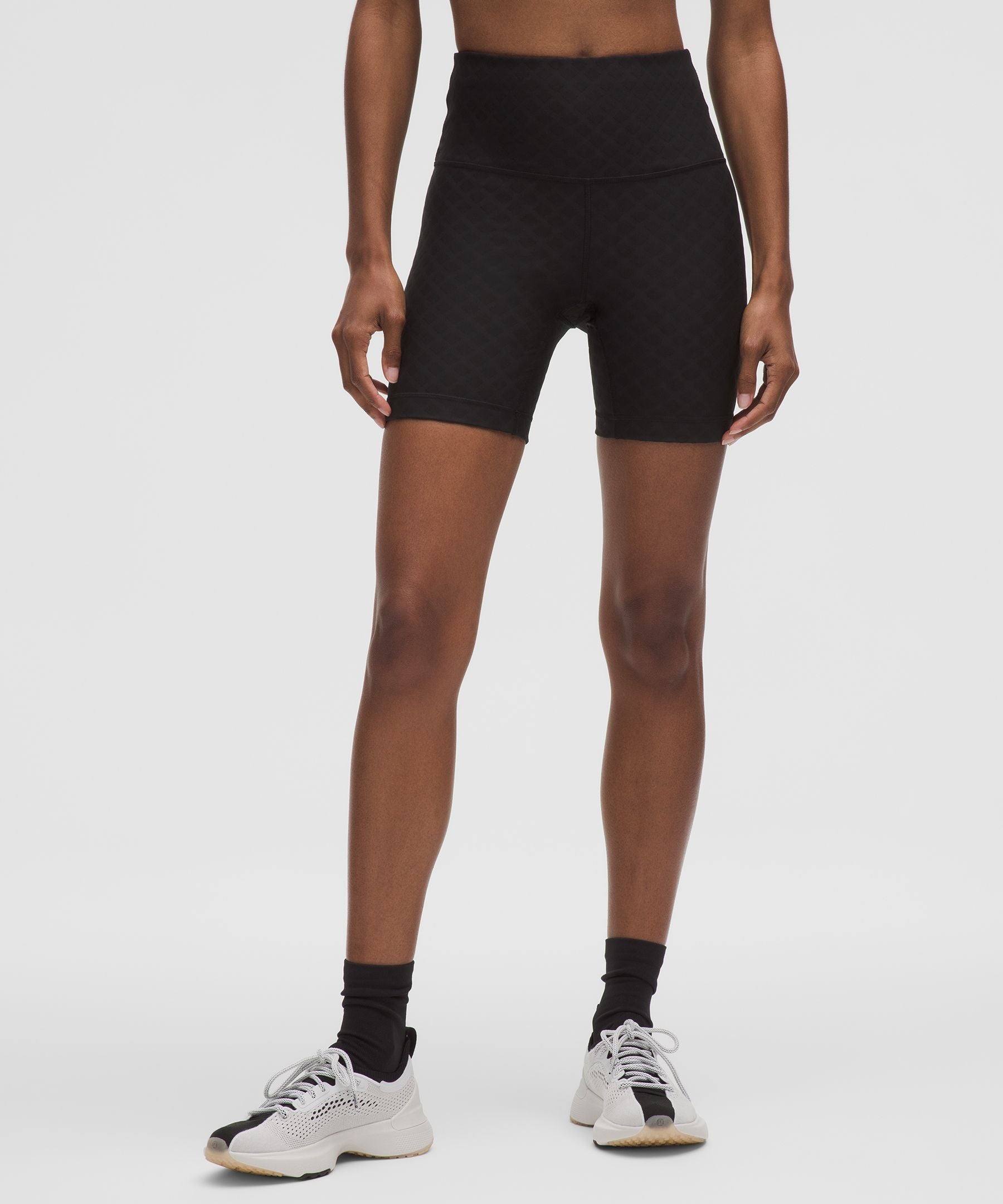 3D Jacquard Diamond Train High-Rise Short 6"