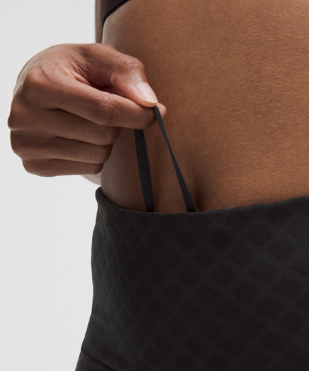 3D Jacquard Diamond Train High-Rise Short 6"