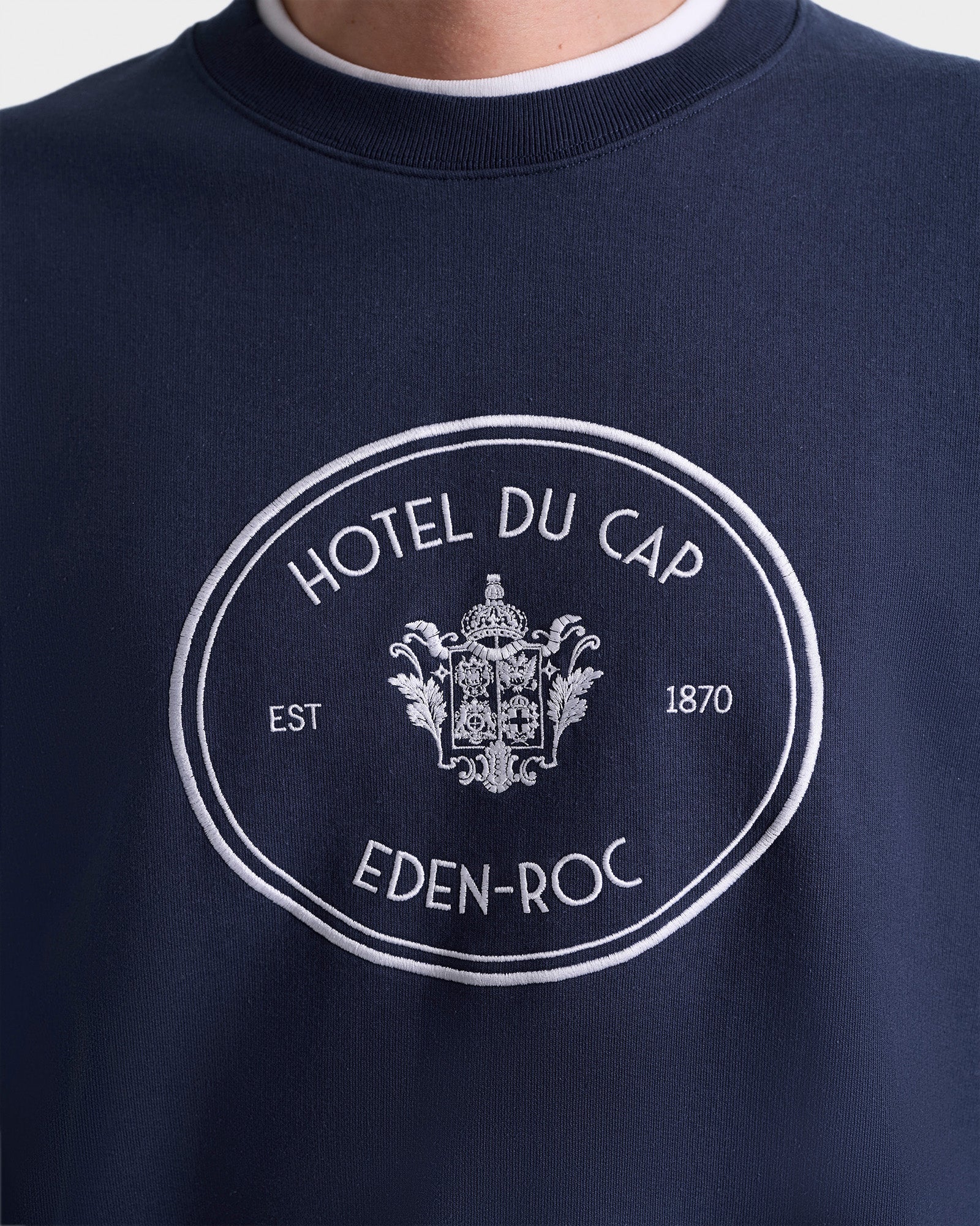 Eden Crest Crewneck - Navy/White