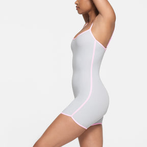 FITS EVERYBODY CONTRAST TRIM ONESIE | PLATINUM