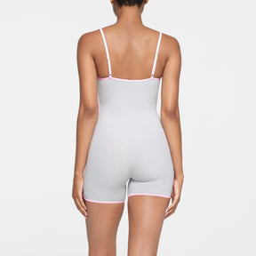 FITS EVERYBODY CONTRAST TRIM ONESIE | PLATINUM