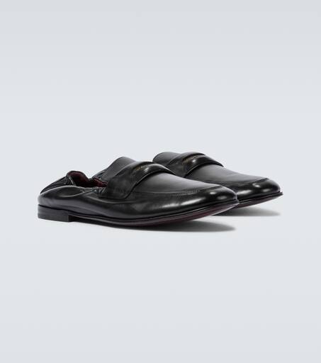 Flexible leather loafers