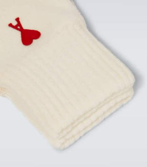 Ami de Cœur virgin wool gloves