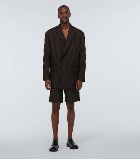 Pleated Bermuda shorts