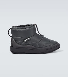 Curb snow boots