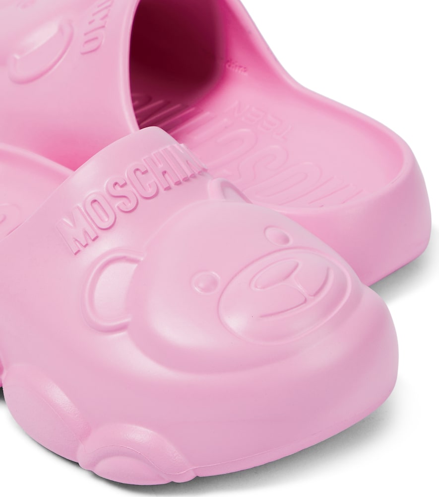 Logo clogs