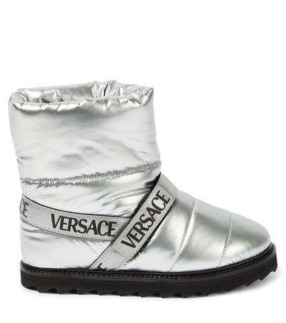 Logo snow boots