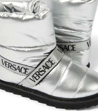 Logo snow boots