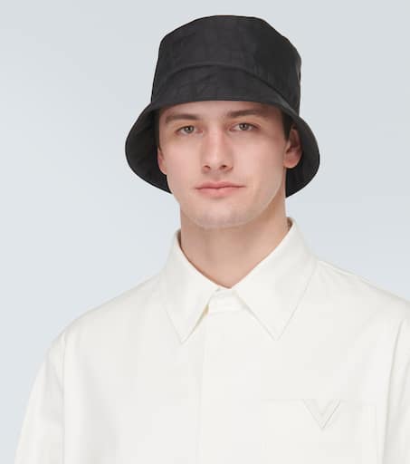 Reversible bucket hat
