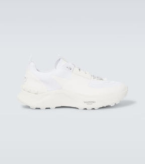 Low-top sneakers