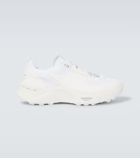 Low-top sneakers
