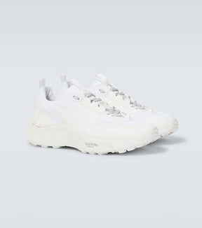 Low-top sneakers