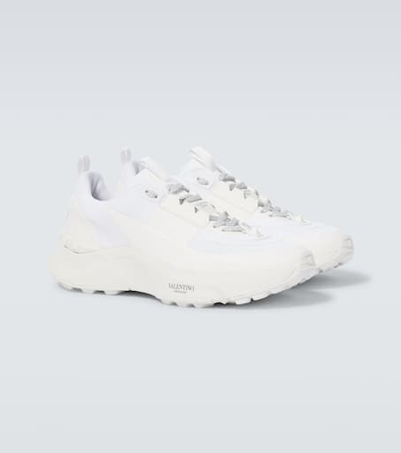 Low-top sneakers
