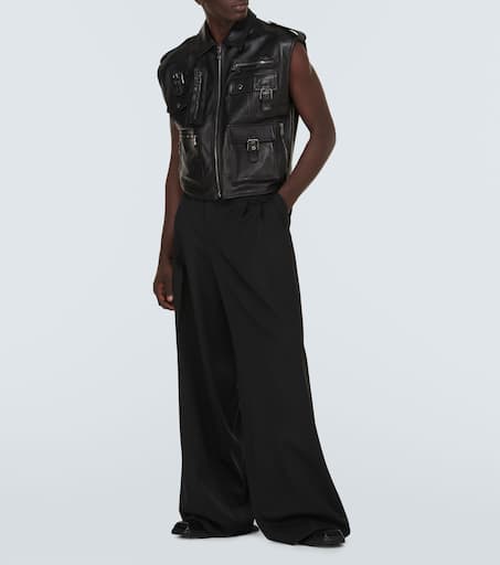 Pocket-detail sleeveless leather jacket