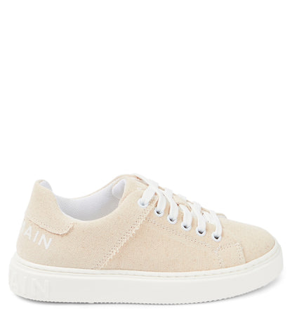 Low-top sneakers