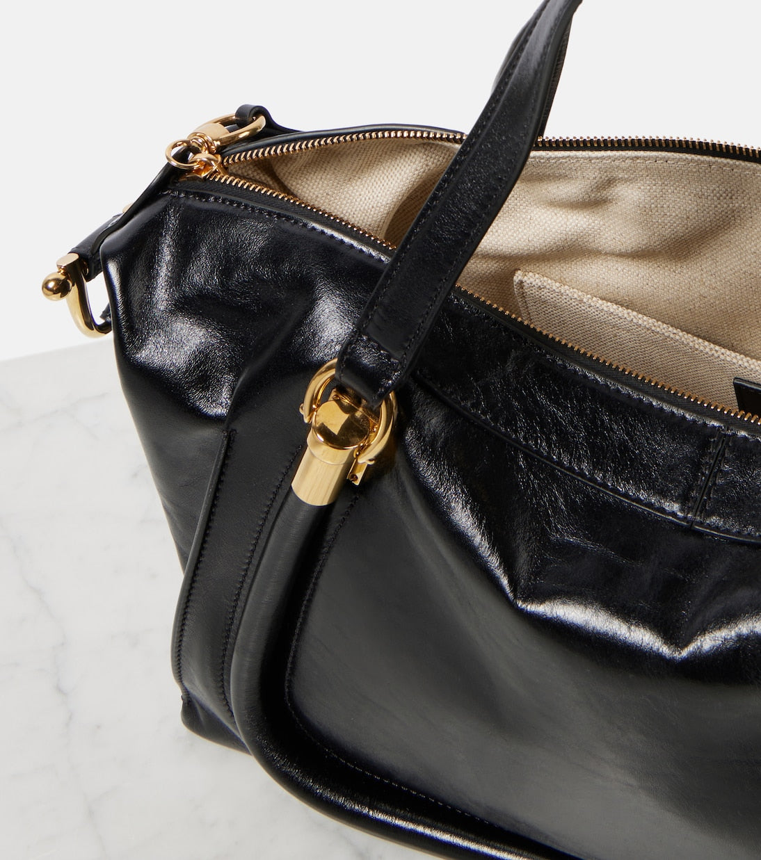 Paraty 24 Medium leather shoulder bag