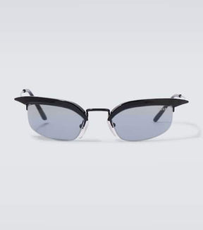 Show sunglasses