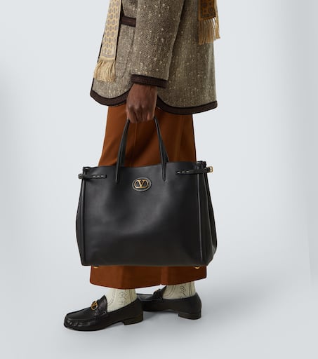 VLogo leather tote bag