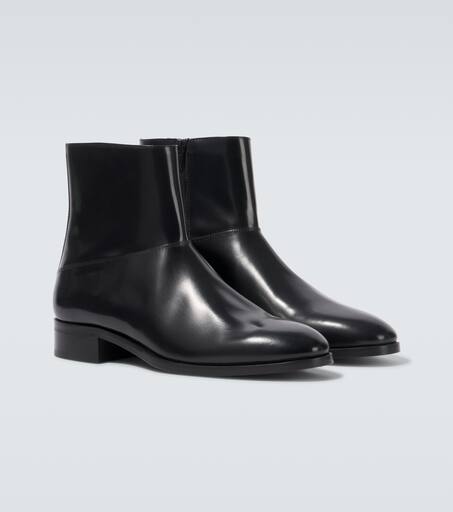 VLogo leather ankle boots