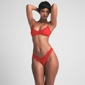 FITS EVERYBODY LACE DIPPED THONG | CAYENNE