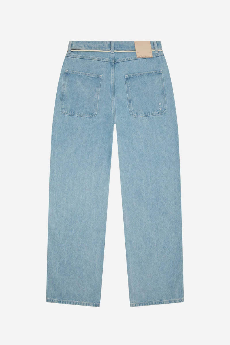 Relaxed denim jean - light wash