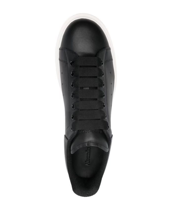 Black Sneakers for a Stylish Look