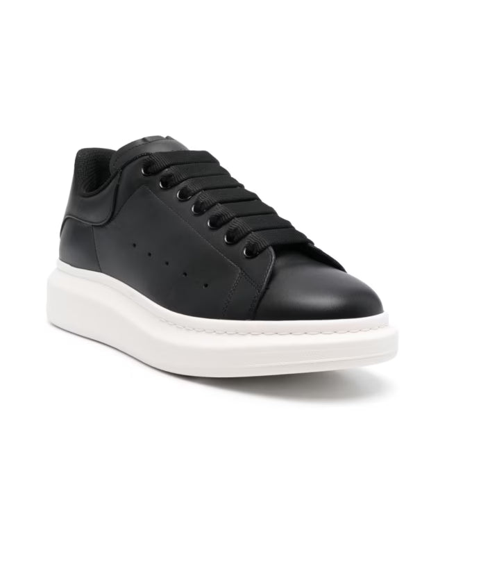 Black Sneakers for a Stylish Look