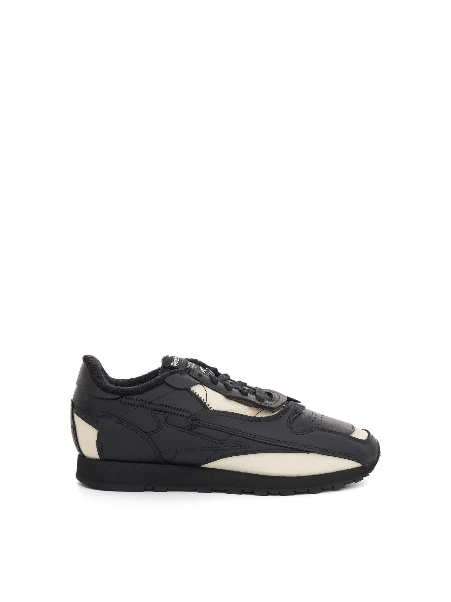 Maison Margiela x Reebok Sneakers in Black