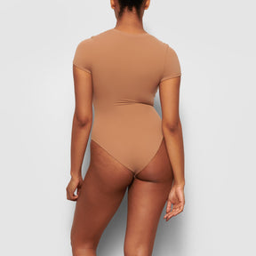 FITS EVERYBODY T-SHIRT BODYSUIT | SIENNA