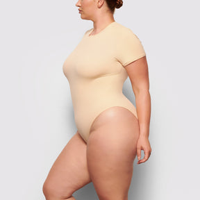 FITS EVERYBODY T-SHIRT BODYSUIT | SAND
