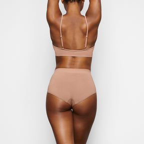 SOFT SMOOTHING SEAMLESS BRALETTE | SIENNA