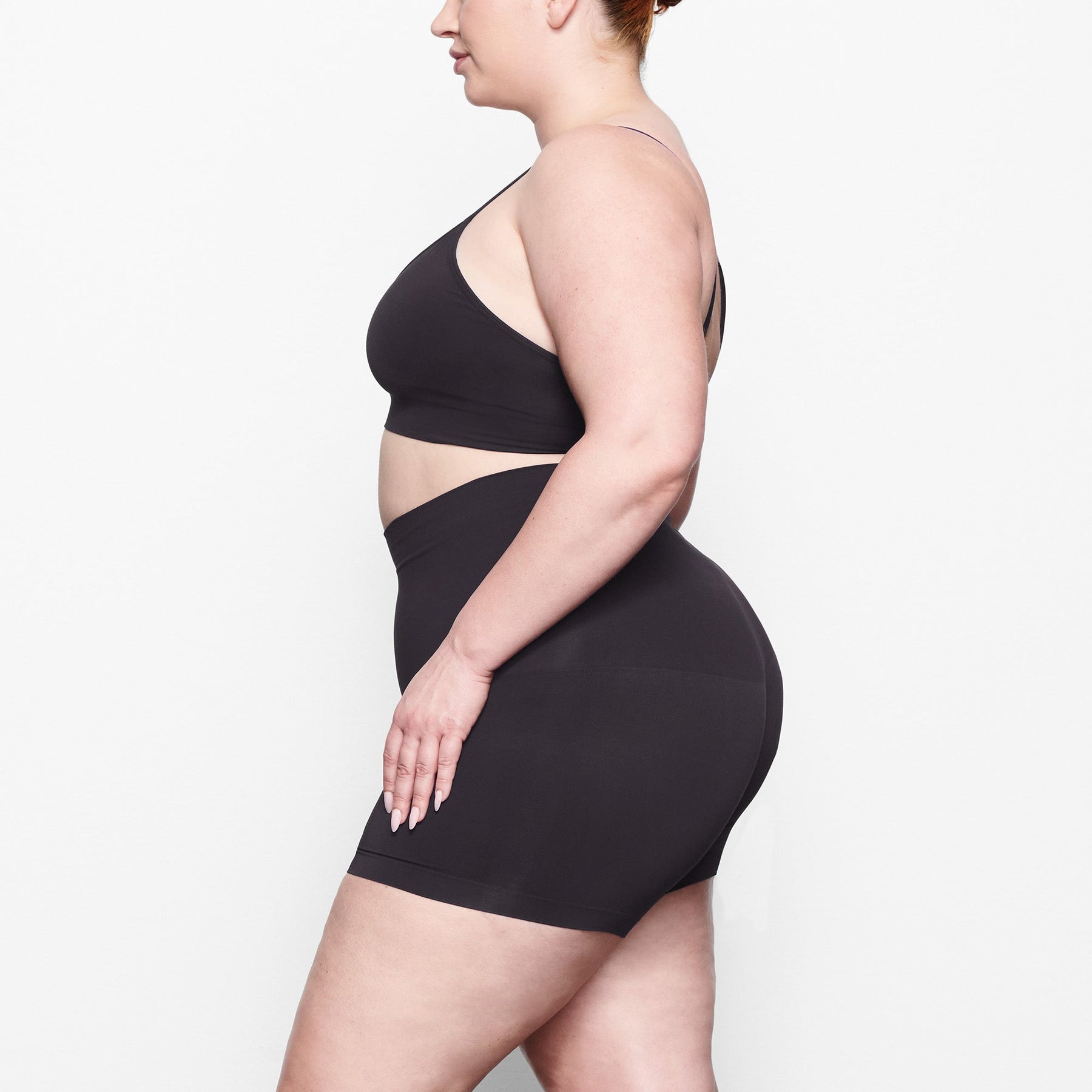 SOFT SMOOTHING SEAMLESS SHORT | ONYX