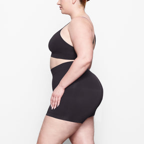 SOFT SMOOTHING SEAMLESS SHORT | ONYX