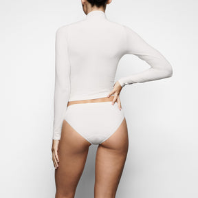 SOFT SMOOTHING SEAMLESS BRIEF | MARBLE