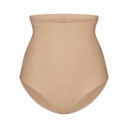 Skims Body Core Sculpt Butt Lifting Brief