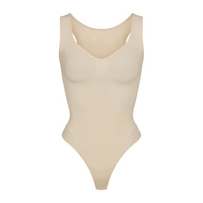 SEAMLESS SCULPT SCOOP NECK THONG BODYSUIT | SAND