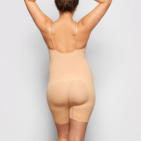 MATERNITY SCULPTING BODYSUIT MID THIGH | OCHRE