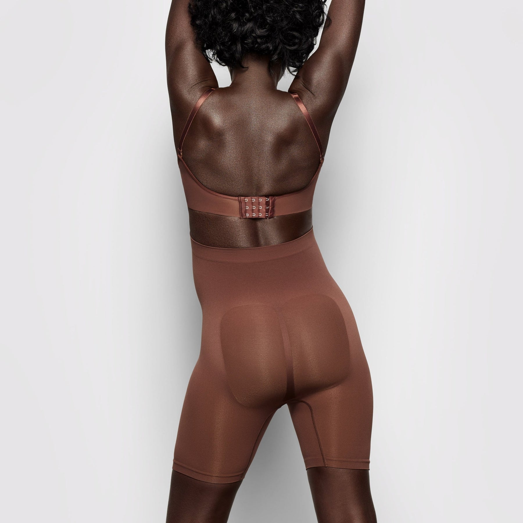 MATERNITY SCULPTING SHORT MID THIGH | COCOA
