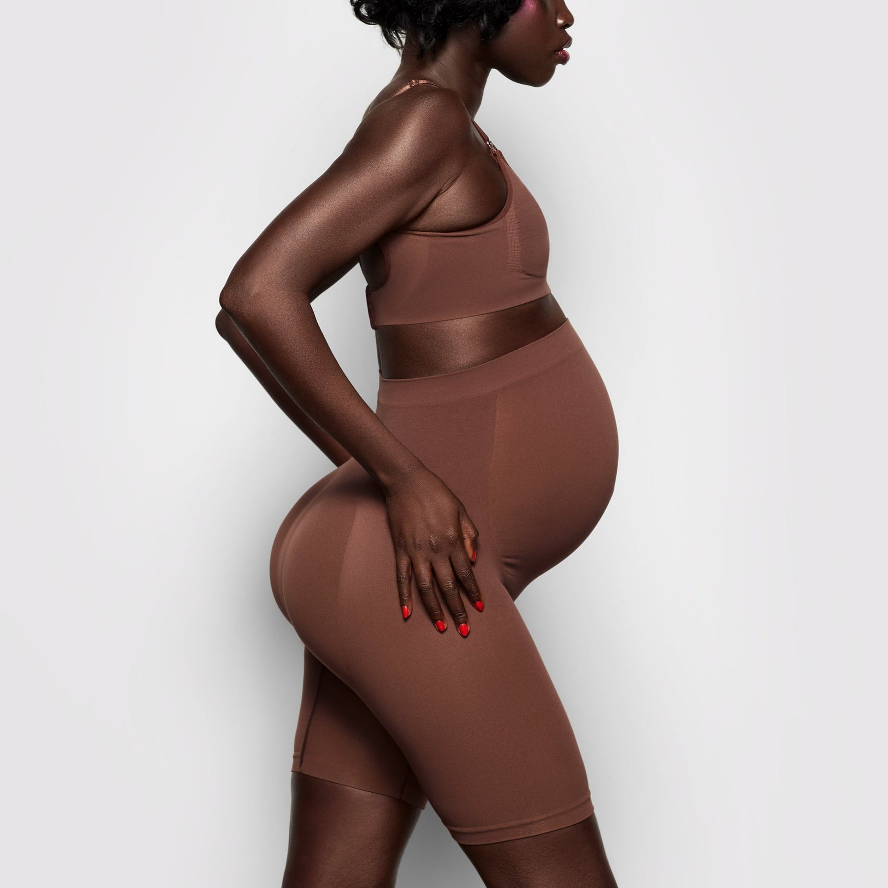 MATERNITY SCULPTING SHORT MID THIGH | COCOA