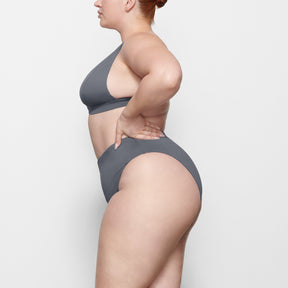 SIGNATURE SWIM PLUNGE BIKINI TOP | GUNMETAL