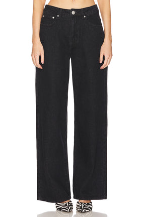 superdown Heather Boyfriend Jean in Vintage Black