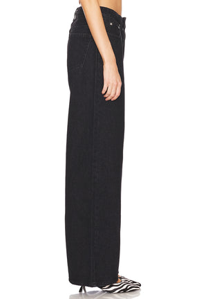 superdown Heather Boyfriend Jean in Vintage Black