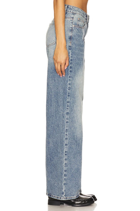 superdown Anisa Baggy Jean in Vintage Wash